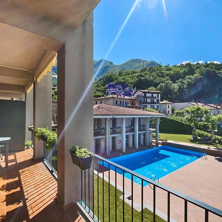 Domus Lario's Lake, Pool And View Apartment Lierna
