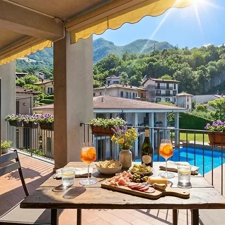Domus Lario's Lake, Pool And View アパート