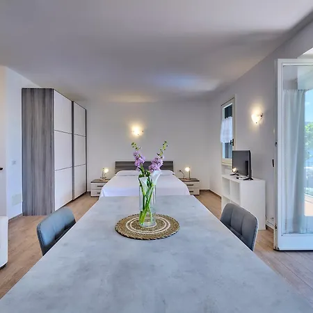 Apartment Domus Lario's Lake, Pool And View *