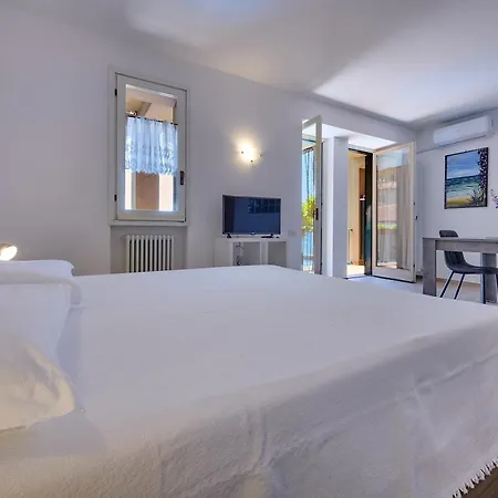 Apartment Domus Lario's Lake, Pool And View Lierna