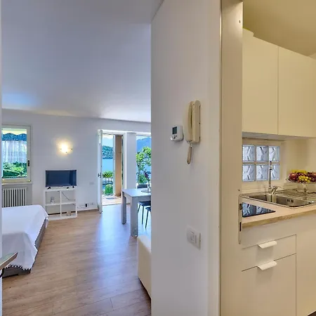Apartment Domus Lario's Lake, Pool And View *