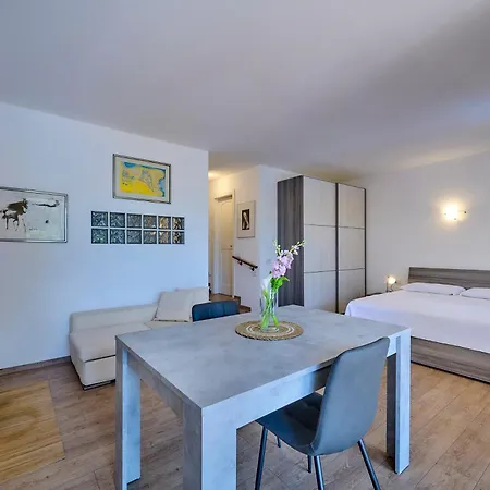 Domus Lario's Lake, Pool And View Apartment
